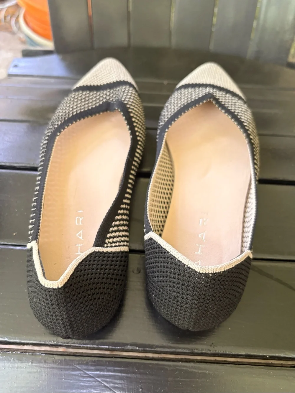 Tahari Black and White Knit Pointed-Toe slip on Antigua Flats Size 8.5